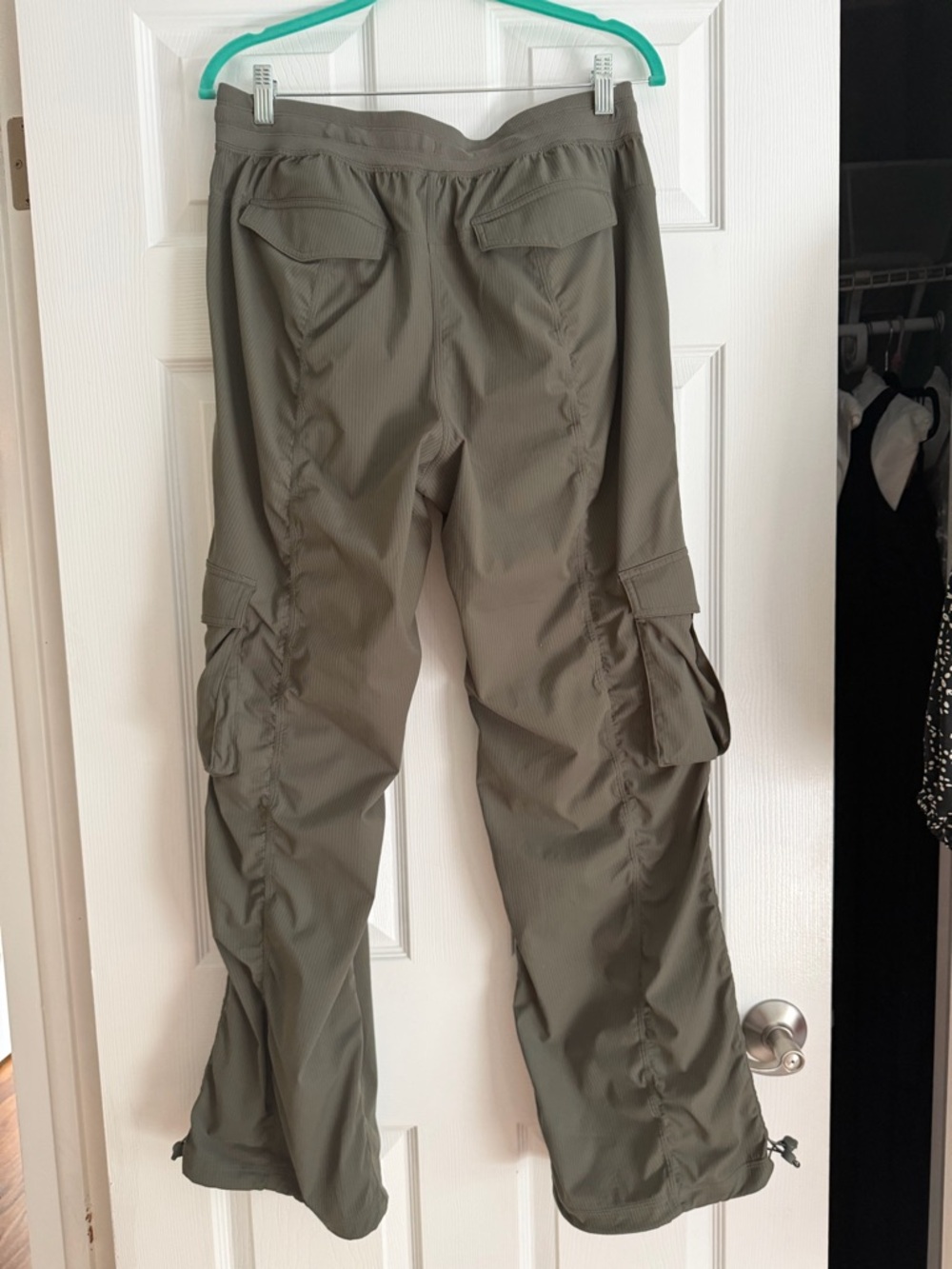Dance Studio Relaxed-Fit Mid-Rise
Cargo Pant sz medium - Picture 2 of 5